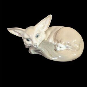 Lladro 1065 Fox and Cub Sleeping Mother Fennec Fox Porcelain Figurine Vintage‎